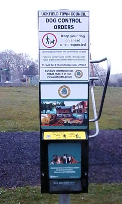 Dog bag dispenser Ridgewood Recreation Ground